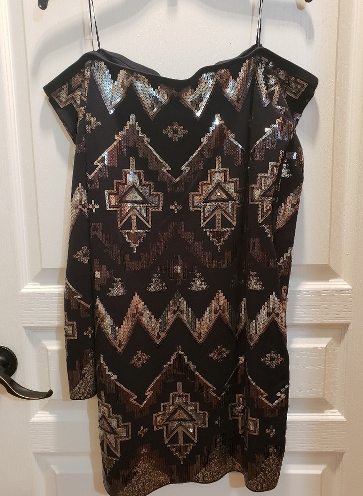 🎄HOLIDAY SALE🎄Express Cold shoulder dress